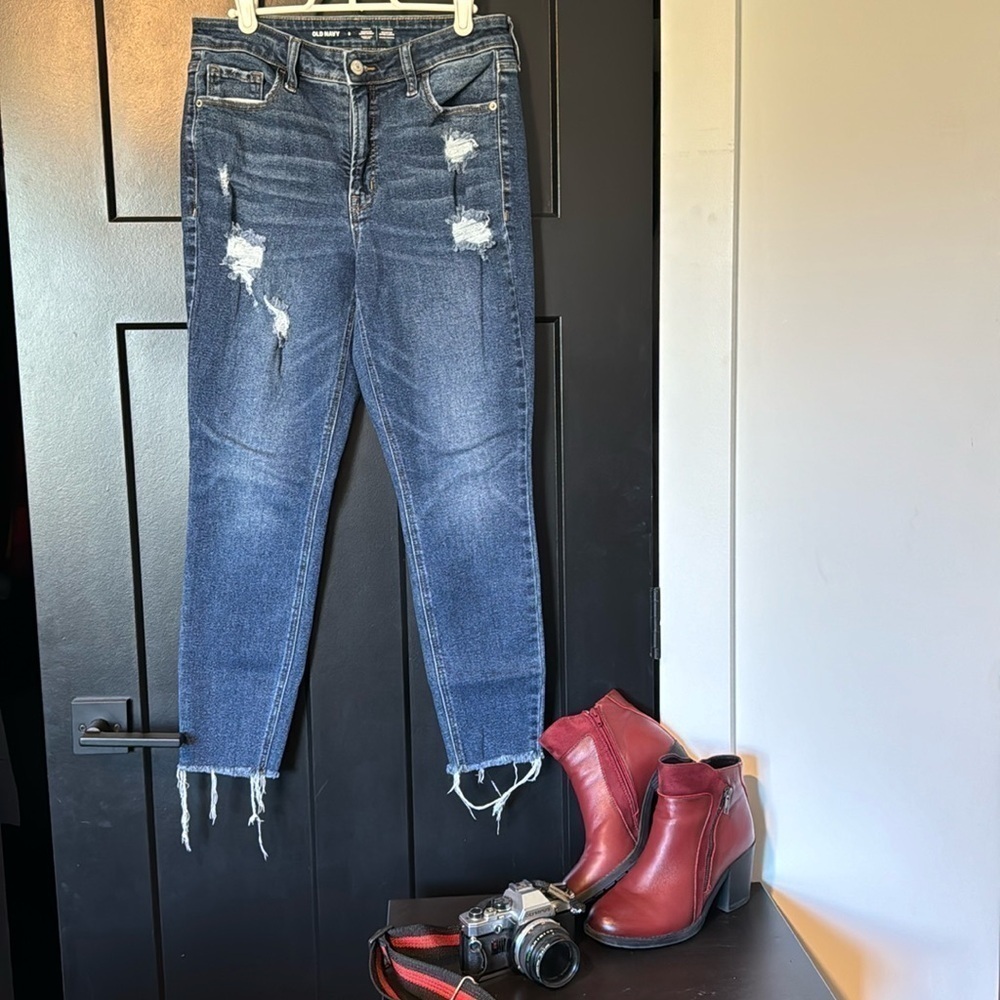 🎉 Old Navy High-rise Rockstar Super Skinny with rips and raw hem